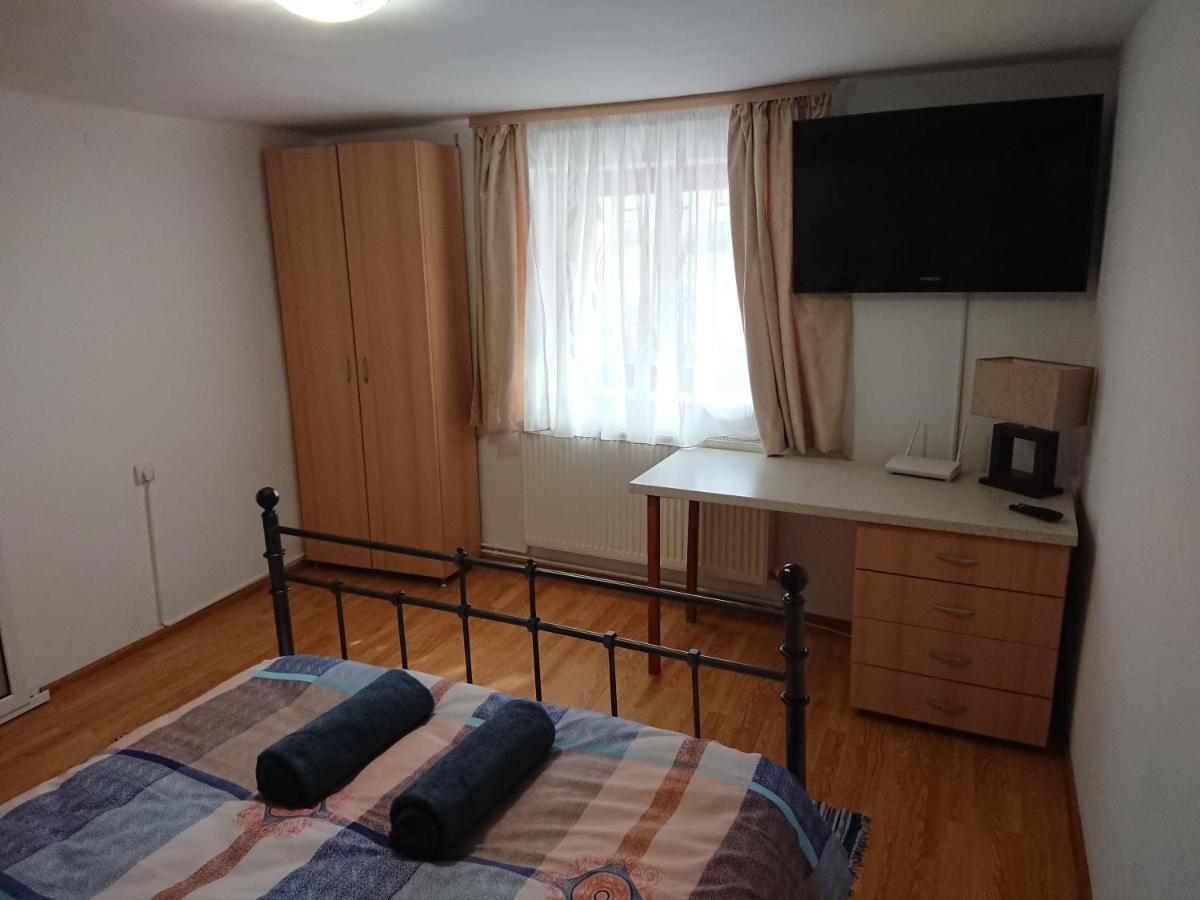 Apartamento Katy'S Studio Braşov Exterior foto